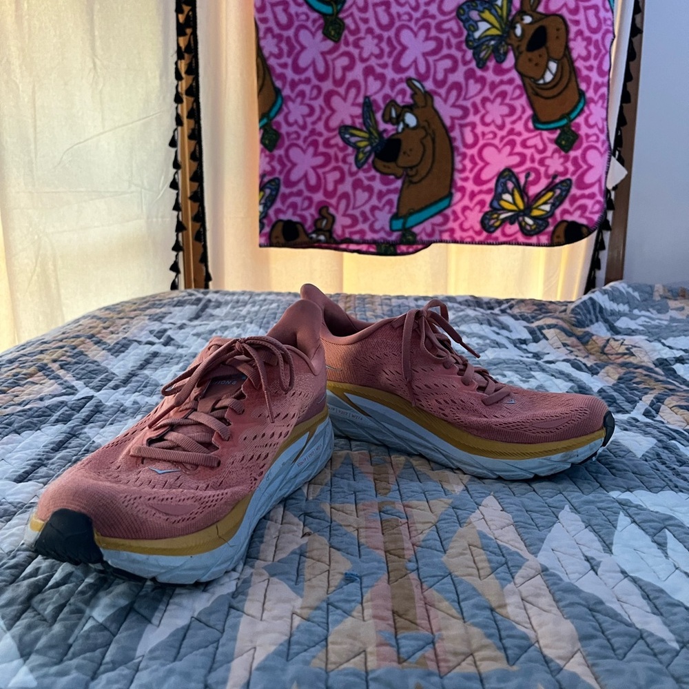 Hokas